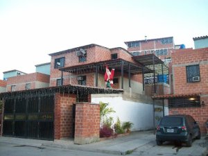 Venta - Casa En Guarenas - Altos de Copacabanaimage fachada RAH:11-1239