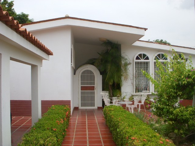 ANGEL PINTON Casa en Venta en La California en Maracaibo Código: 11-1382 No.6