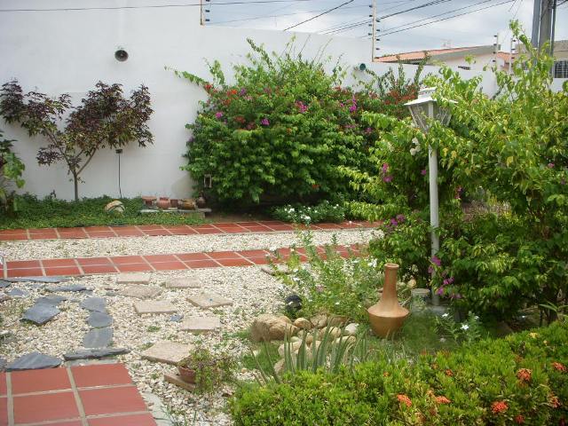 ANGEL PINTON Casa en Venta en La California en Maracaibo Código: 11-1382 No.2