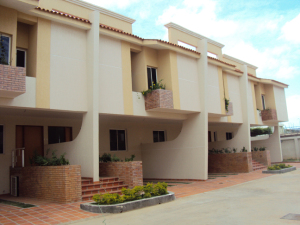 Townhouse / Venta / Maracaibo / Avenida Milagro Norte / FLEXMLS-11-1752