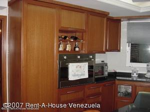 URDANETAYRODRIGUEZ Apartamento En Venta En Maracaibo - Avenida El Milagro C&oacute;digo FLEX: 11-2008 No.5