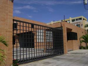 CELESTE BELLO RIF V-04170295-4 Townhouse En Venta En Valencia - Manongo C&oacute;digo FLEX: 11-2040 No.0