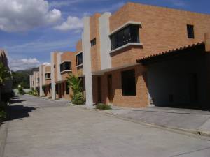 LISETH GONZALEZ Townhouse Venta Valencia Manongo FLEXMLS-11-2040