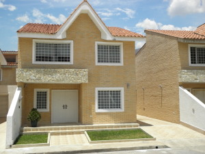 EILEEN CASTILLO Townhouse Venta La Victoria Avenida Loreto FLEXMLS-11-2579