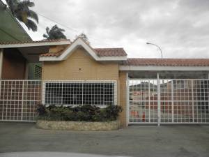 EILEEN CASTILLO Townhouse Venta La Victoria Avenida Loreto FLEXMLS-11-2603