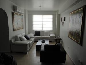 FRANQUICIA COMERCIAL GARIBALDI VALENCIA. Alquiler y venta de inmuebles a nivel nacional. Apartamento En Venta En Valencia - El Rincon C&oacute;digo FLEX: 11-2970 No.8