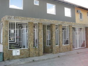RENT-A-HOUSE ARAGUA Casa En Venta En Maracay - La Morita C&oacute;digo FLEX: 11-3428
