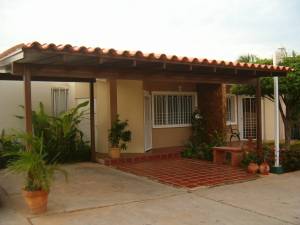 JUSMERI ESPINA Townhouse Venta Maracaibo Lago Mar Beach FLEXMLS-11-3471