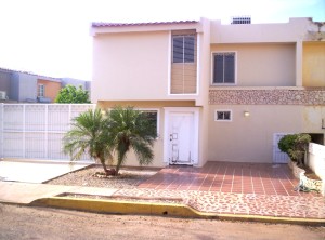 Townhouse / Venta / Maracaibo / Avenida Milagro Norte / FLEXMLS-11-3493