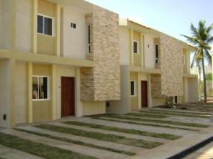 JUSMERI ESPINA Townhouse Venta Maracaibo Lago Mar Beach FLEXMLS-11-4102