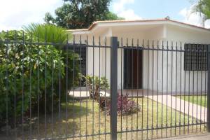 RENT-A-HOUSE ARAGUA Casa En Venta En Maracay - Fundacion Mendoza C&oacute;digo FLEX: 11-4462