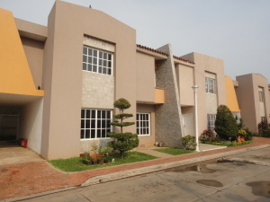 ALIRIO VALERA Townhouse En Venta En Maracaibo - El Milagro Norte C&oacute;digo FLEX: 11-4486