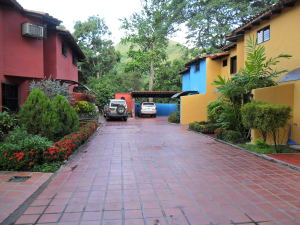 EILEEN CASTILLO Townhouse En Venta En Maracay - Las Delicias C&oacute;digo FLEX: 11-4807 No.1