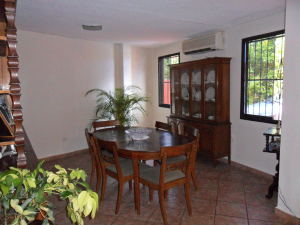 EILEEN CASTILLO Townhouse En Venta En Maracay - Las Delicias C&oacute;digo FLEX: 11-4807 No.2