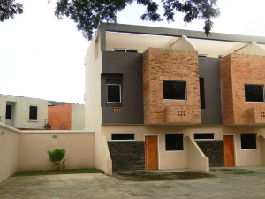 ALVARO PARIS Townhouse En Venta En Valencia - Naguanagua C&oacute;digo FLEX: 11-4813 No.2