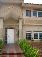 JUSMERI ESPINA Townhouse Venta Ciudad Ojeda Cristobal Colon FLEXMLS-11-4957