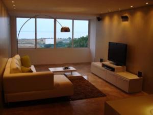 CARMIÑA & ASOCIADOS Apartamentos En Alquiler En Maracaibo - Avenida El Milagro Código FLEX: 11-4962