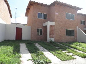 Estela Beatriz P�rez Rivas Townhouse En Venta En Valencia - San Diego C&oacute;digo FLEX: 11-4610