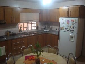 REAL & BUSINESS BROKER&acute;S C.A Townhouse En Venta En Ciudad Ojeda - La Tropicana C&oacute;digo FLEX: 11-5469 No.5