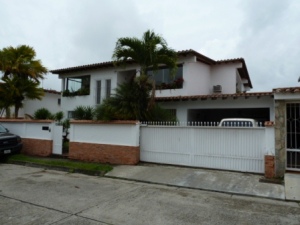 Casa / Alquiler / Caracas / Lomas de La Lagunita / FLEXMLS-11-5549