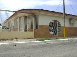 Venta - Casa En Cumana - Casco Centralimage fachada RAH:11-5603