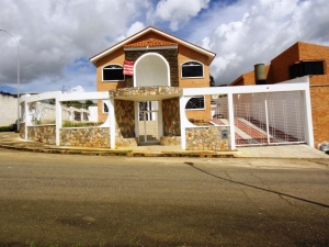 MASTER INTERNATIONAL Casa en Venta en Altos de Guataparo en Valencia Código: 11-5735 No.1
