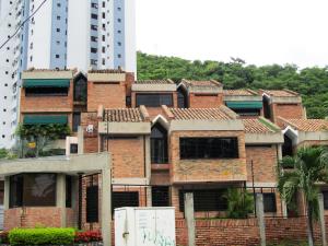 LUIS MONTENEGRO Rif V-02523213-1 Townhouse Venta Valencia Las Chimeneas FLEXMLS-11-5854