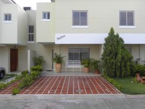 Townhouse / Venta / Maracaibo / Fuerzas Armadas / FLEXMLS-11-5866