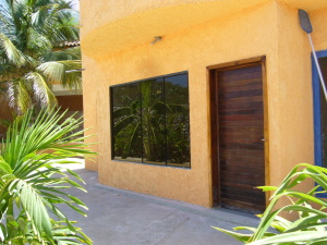 Habitación doble frente a piscina