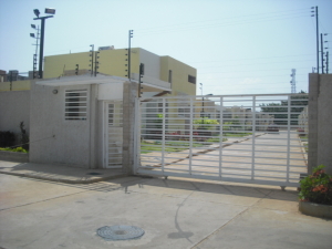 Townhouse / Venta / Maracaibo / Fuerzas Armadas / FLEXMLS-11-5981
