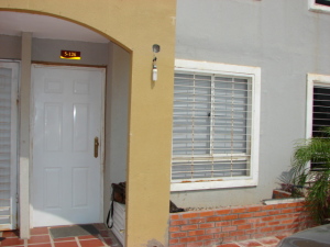 Townhouse / Venta / Maracaibo / Via La Concepcion / FLEXMLS-11-6038