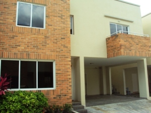 EILEEN CASTILLO Townhouse En Venta En Maracay - El Castaño Código FLEX: 11-6084 No.0