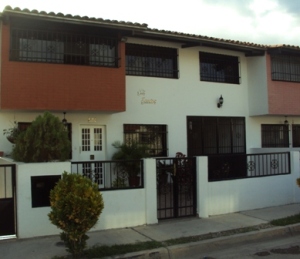 RENT-A-HOUSE ARAGUA Townhouse En Venta En Maracay - La Morita C&oacute;digo FLEX: 11-6403 No.2