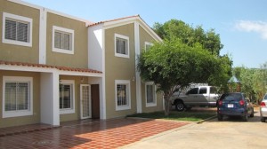 MARIA CRISTINA ALAIMO Townhouse Venta Maracaibo Zona Norte FLEXMLS-11-6445
