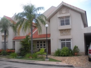MARIA CRISTINA ALAIMO Townhouse Venta Maracaibo Fuerzas Armadas FLEXMLS-11-6468