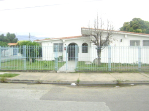 RENT-A-HOUSE ARAGUA Casa En Venta En Maracay - Fundacion Mendoza C&oacute;digo FLEX: 11-6501