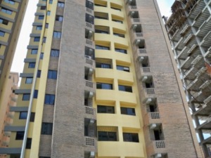 CELESTE BELLO RIF V-04170295-4 Apartamento En Venta En Valencia - La Trigaleña C&oacute;digo FLEX: 11-6755