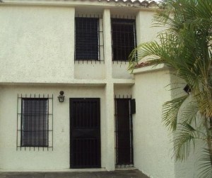 FRANQUICIA REGIONAL CENTRAL Townhouse En Venta En Cua - Las Brisas C&oacute;digo FLEX: 11-6440