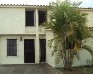 INMUEBLES KSAMAR C.A. Townhouse en Venta en Las Brisas en Cua Código: 11-6440 No.2