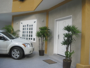 EILEEN CASTILLO Casa En Venta En Maracay - El Castaño (Zona Privada) C&oacute;digo FLEX: 11-6890