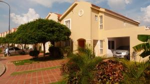 ALIRIO VALERA Townhouse En Venta En Maracaibo - El Milagro Norte C&oacute;digo FLEX: 11-7139