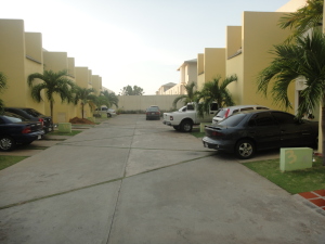 FRANQUICIA REGIONAL CENTRAL Townhouse En Venta En Maracaibo - Monte Claro C&oacute;digo FLEX: 11-7325