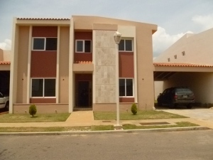 MARGARITA ESCALANTE Townhouse Venta Maracaibo Avenida Milagro Norte FLEXMLS-11-7466