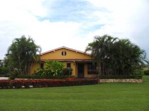 MARIA ALBA GIORDANO Casa En Venta En Valencia - Safari Country Club C&oacute;digo FLEX: 11-7545