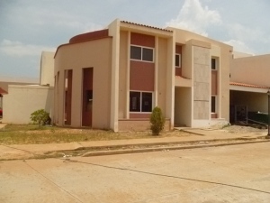 MARGARITA ESCALANTE Townhouse Venta Maracaibo Avenida Milagro Norte FLEXMLS-11-7557