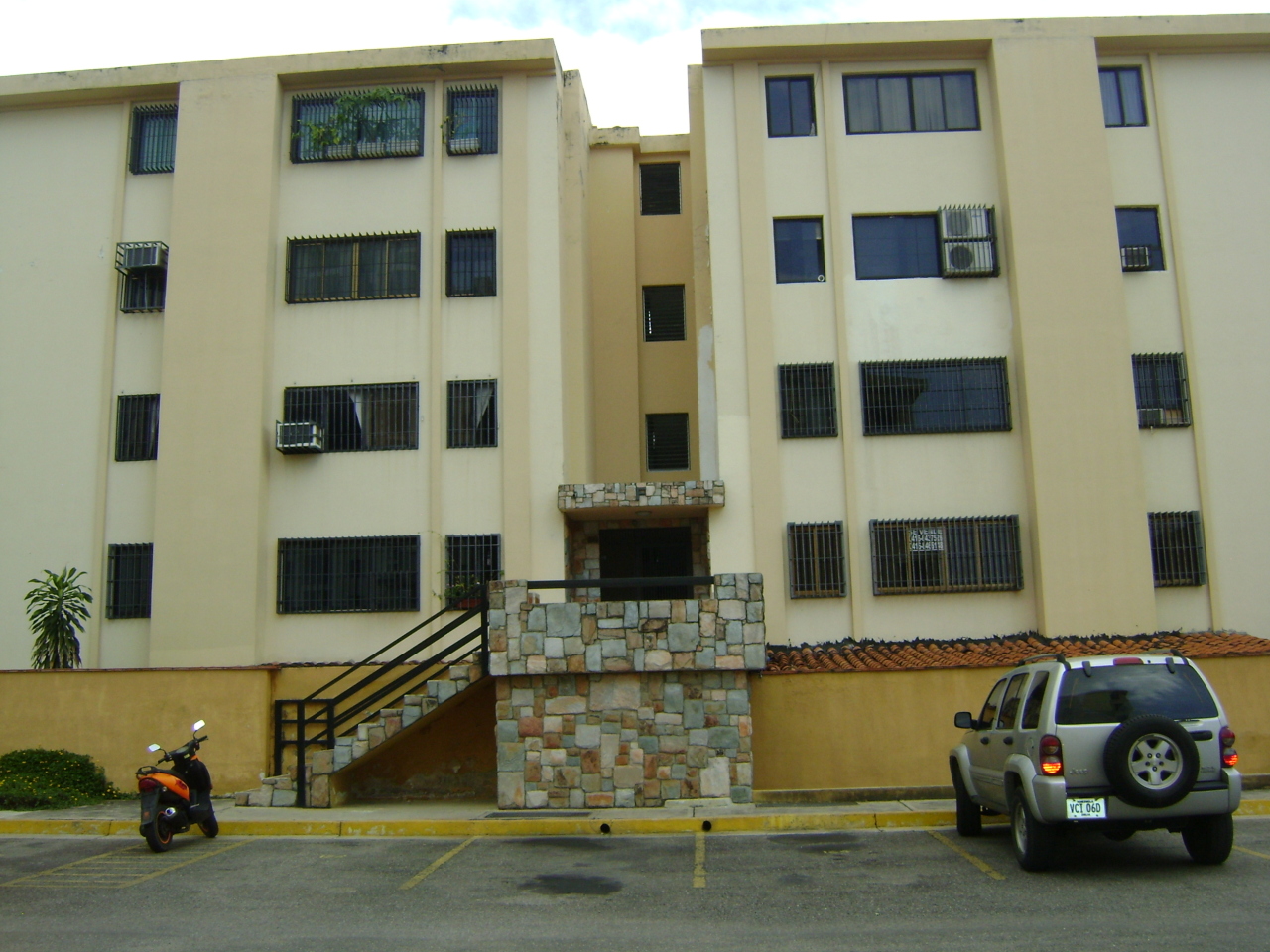 OSCAR ILLARRAMENDI Apartamento En Venta En Maracay - Base Aragua C&oacute;digo FLEX: 11-7575 No.1