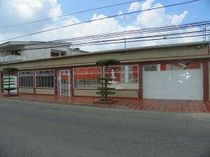 URDANETAYRODRIGUEZ Casa En Venta En Maracaibo - Cumbres de Maracaibo Código FLEX: 11-7626 No.3