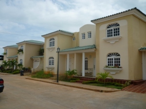 ALIRIO VALERA Townhouse Venta Maracaibo Fuerzas Armadas FLEXMLS-11-7650