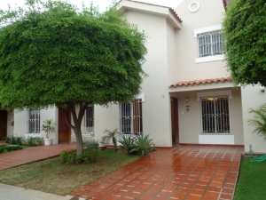 JUSMERI ESPINA Townhouse Venta Maracaibo Avenida Goajira FLEXMLS-11-7715