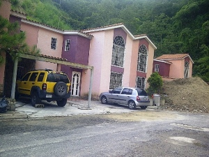 Rent A House Estela Beatriz P�rez Franquicia Personal - Valencia Estado Carabobo - Venezuela  www.alquilovendoinmuebles.com Townhouse Venta Valencia La Entrada FLEXMLS-11-8139